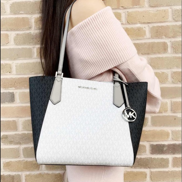 BUNDLE👜💕-NWT Michael Kors Tote &Wallet SALE‼️ - Picture 3 of 7